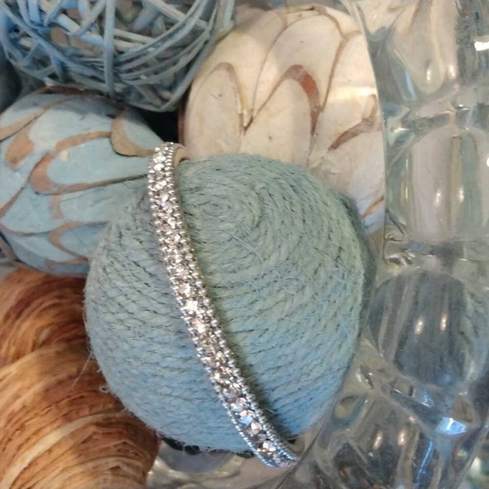 Crystal studded bangle. - Picture 2 of 5